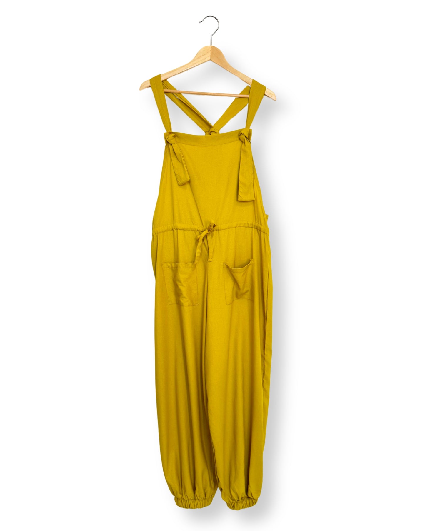 Jumper Liana versatil con tirantes ajustables y cordon ajustable en cintura, para adaptarse a varias tallas.