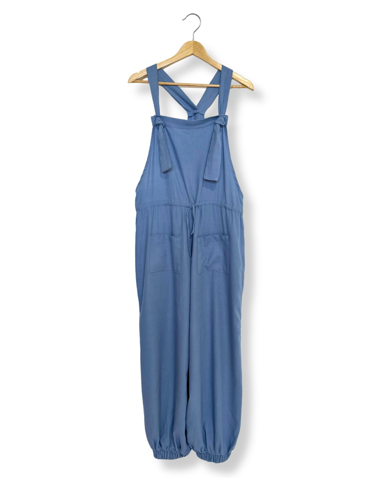 Jumper Liana versatil con tirantes ajustables y cordon ajustable en cintura, para adaptarse a varias tallas.